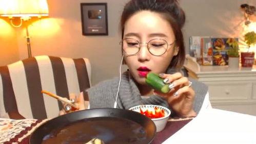 娱乐吃瓜酱美女,揭秘美女生存法则